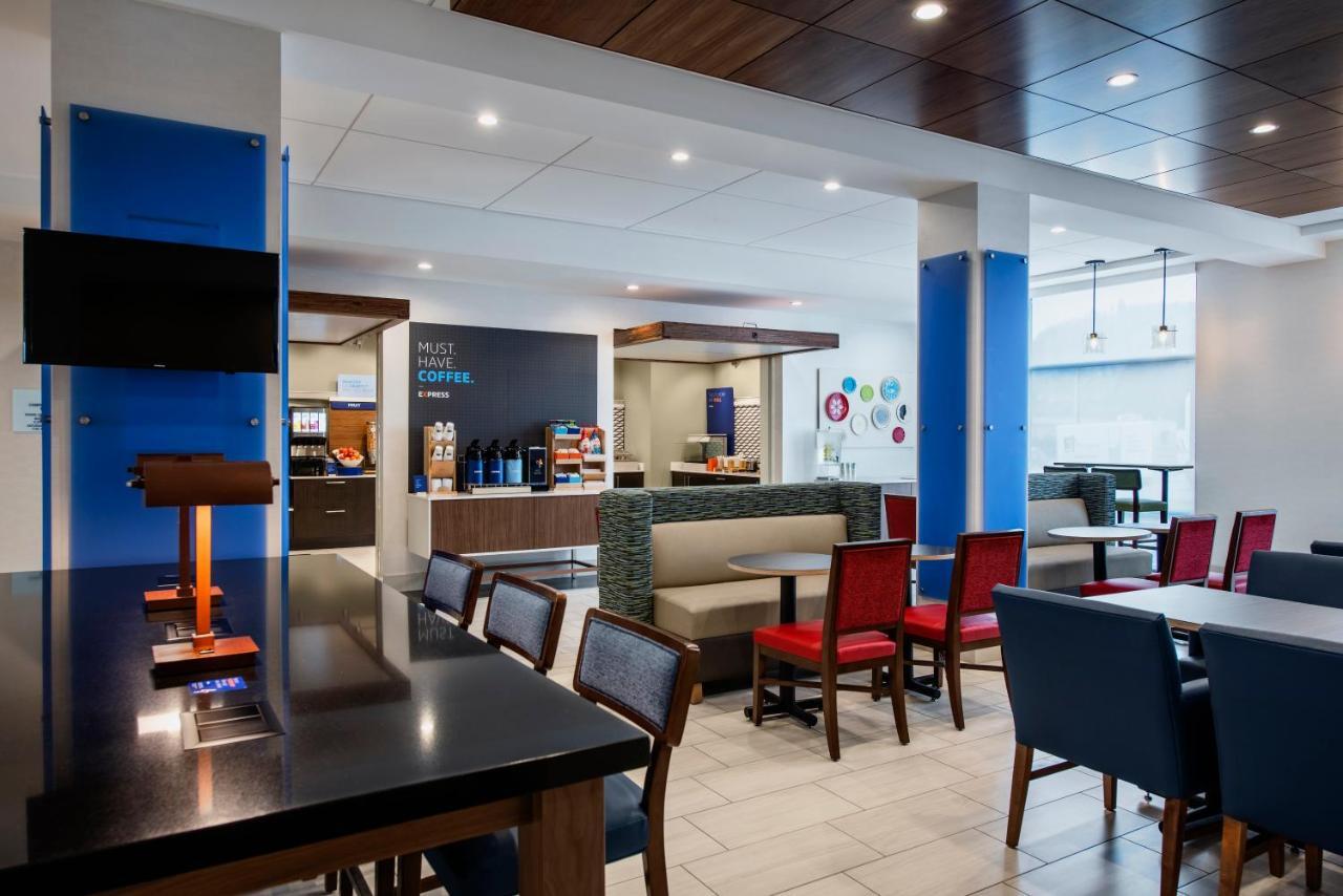 Holiday Inn Express & Suites Kelowna - East By Ihg Экстерьер фото