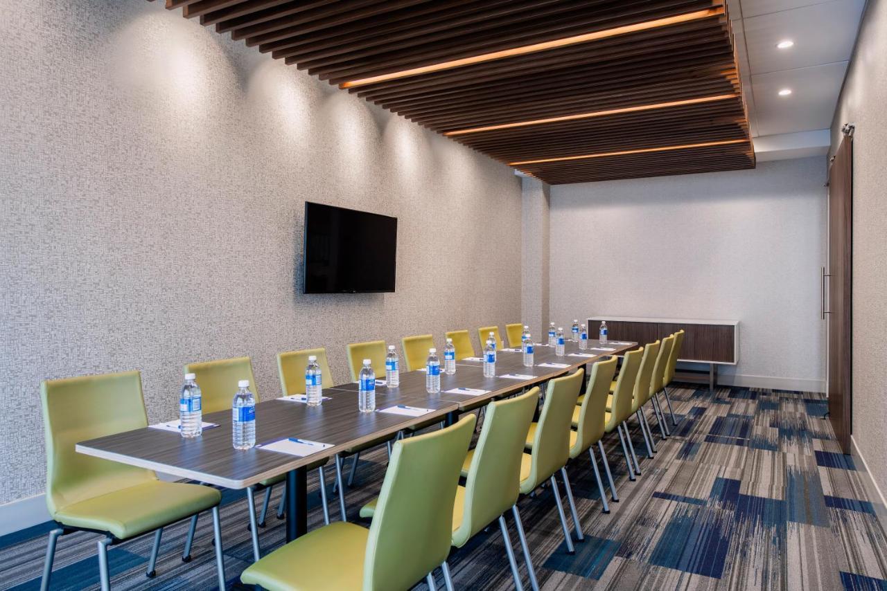 Holiday Inn Express & Suites Kelowna - East By Ihg Экстерьер фото