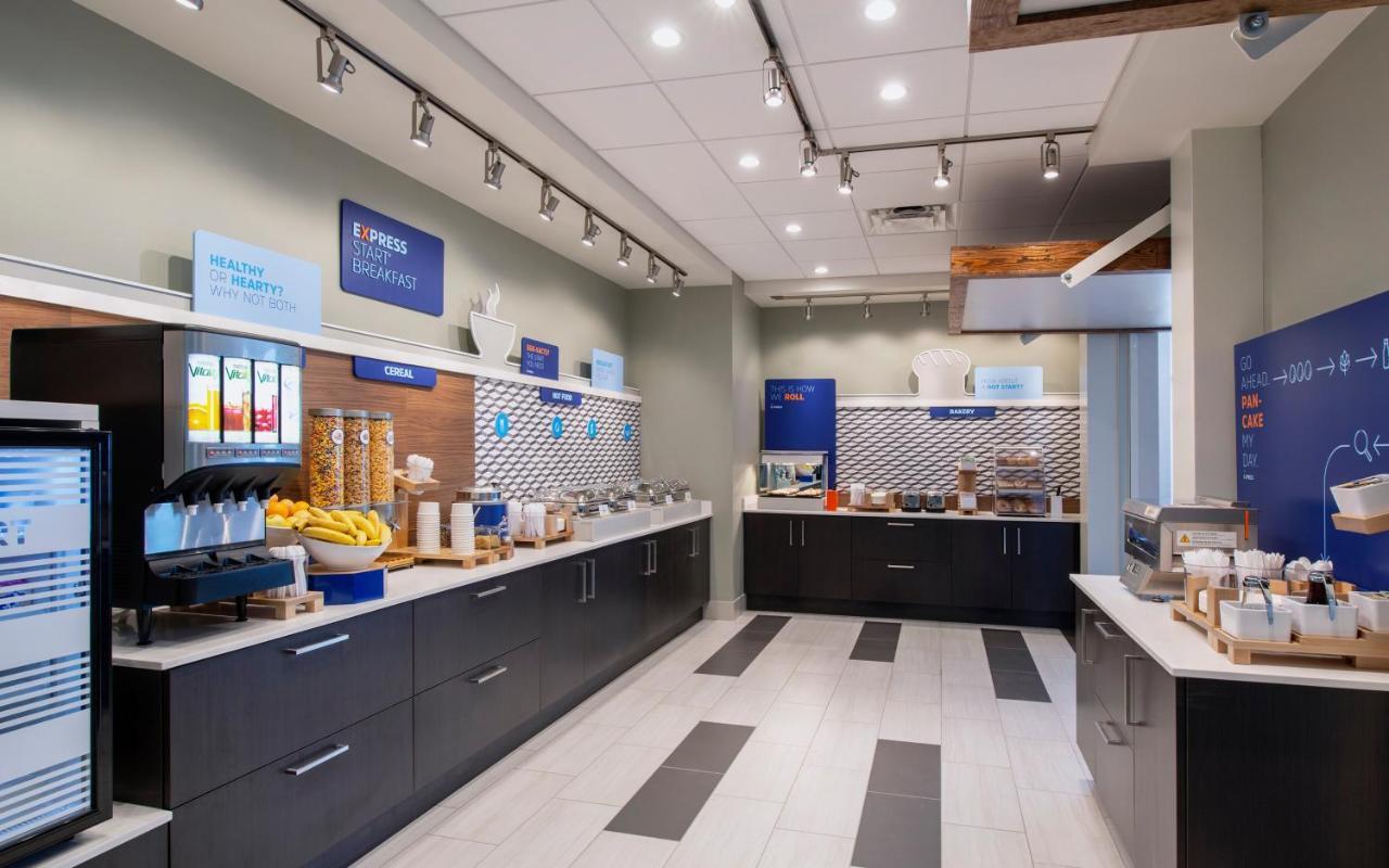 Holiday Inn Express & Suites Kelowna - East By Ihg Экстерьер фото