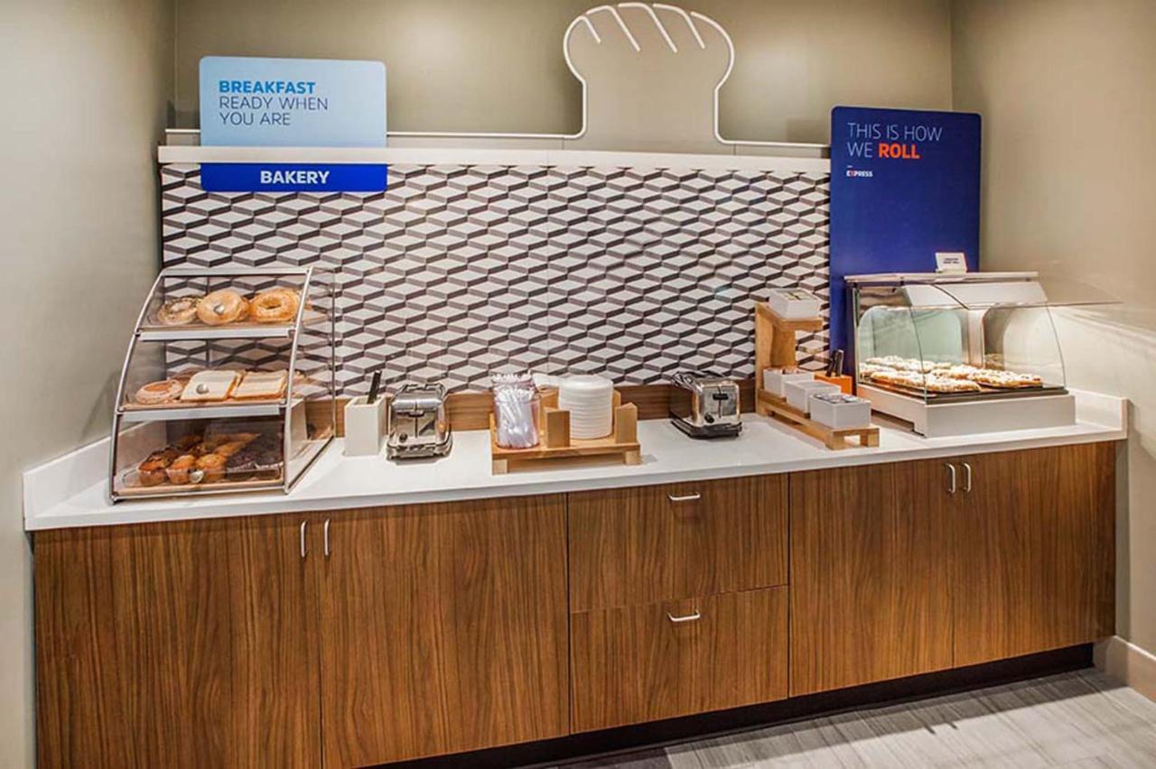 Holiday Inn Express & Suites Kelowna - East By Ihg Экстерьер фото