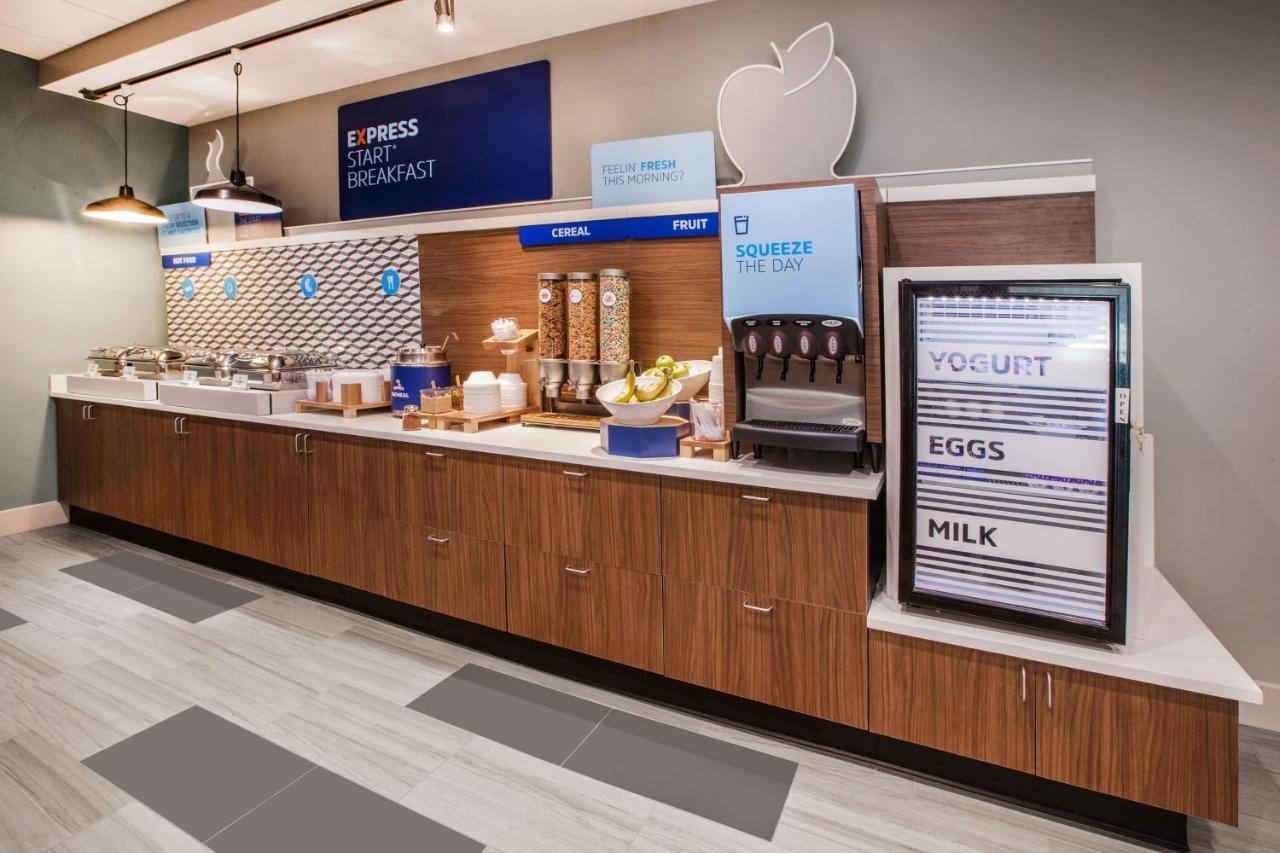 Holiday Inn Express & Suites Kelowna - East By Ihg Экстерьер фото