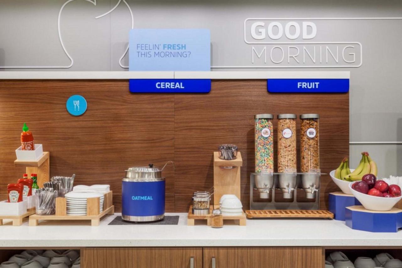 Holiday Inn Express & Suites Kelowna - East By Ihg Экстерьер фото