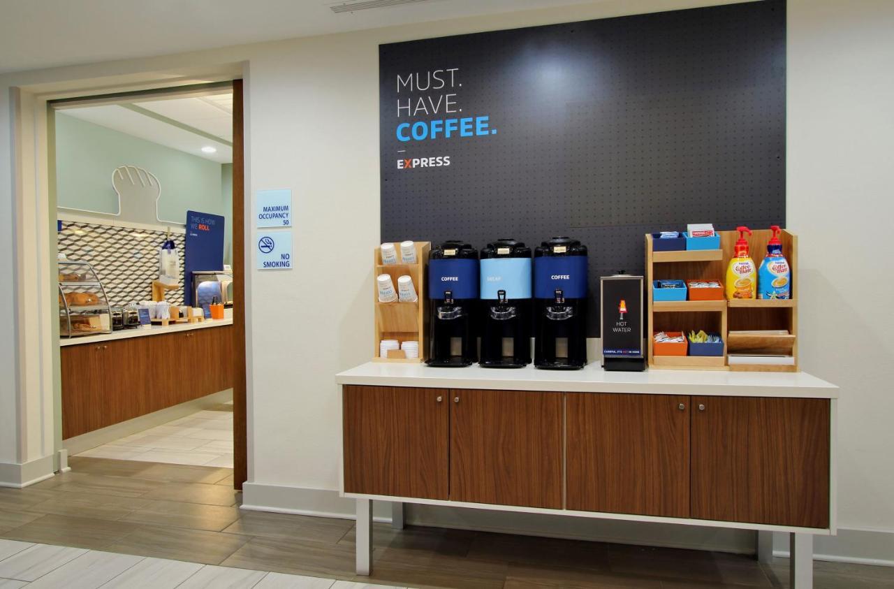 Holiday Inn Express & Suites Kelowna - East By Ihg Экстерьер фото